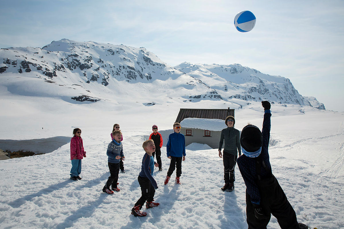 Badeball er gøy å ha med seg om vinteren også.