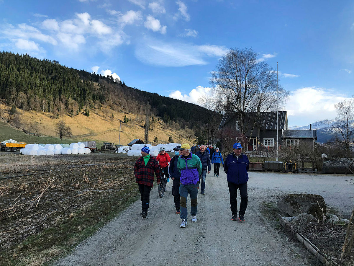 Tur rundt Lundarvatnet, 29. april 2021.