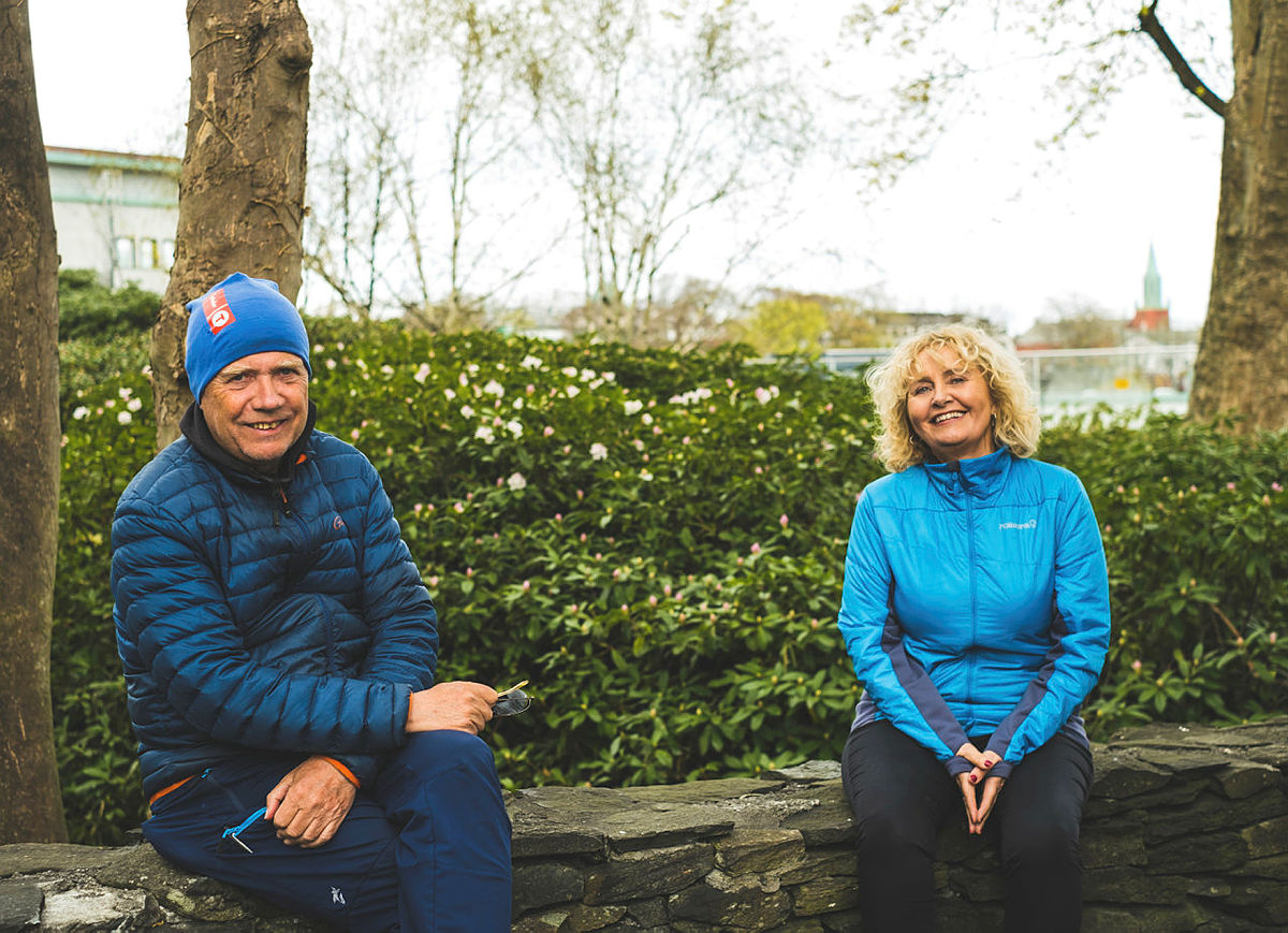 Styreleder og nestleder i STF 60+, Torhild Kalstø og Helge Storhaug gleder seg til å ønske velkommen til ny turkafe i Stavanger.