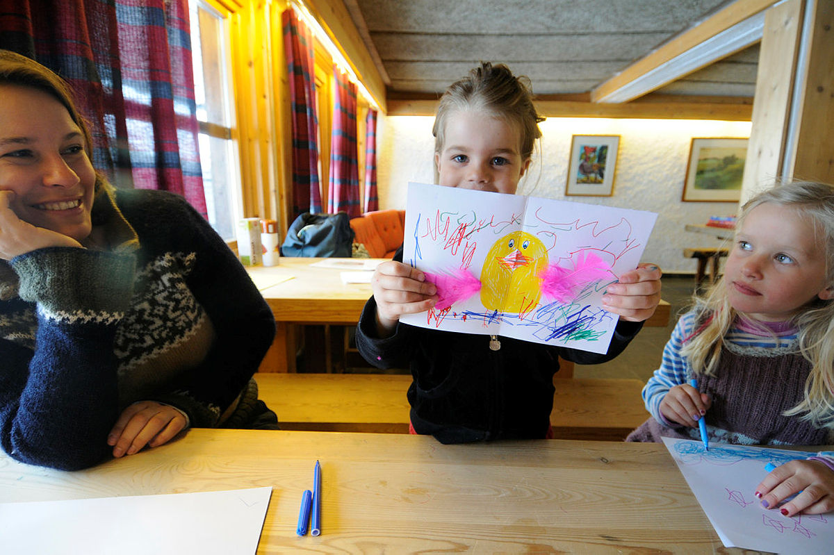 Full fart på påskeferie med Barnas Turlag på Sota Sæter i Breheimen.